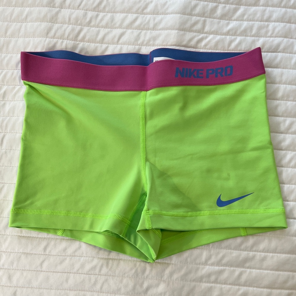 Nike Pros Shorts 3-inch Nike Pro Womens size M ( Medium ) athletic Nike shorts